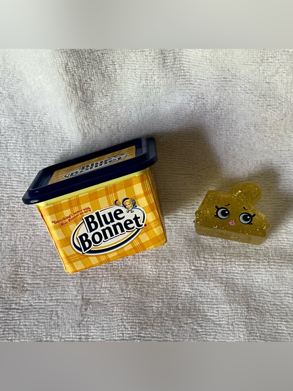 Shopkins Real Littles Mary Lou Blue Bonnet Butter Figure Container Glitter Set